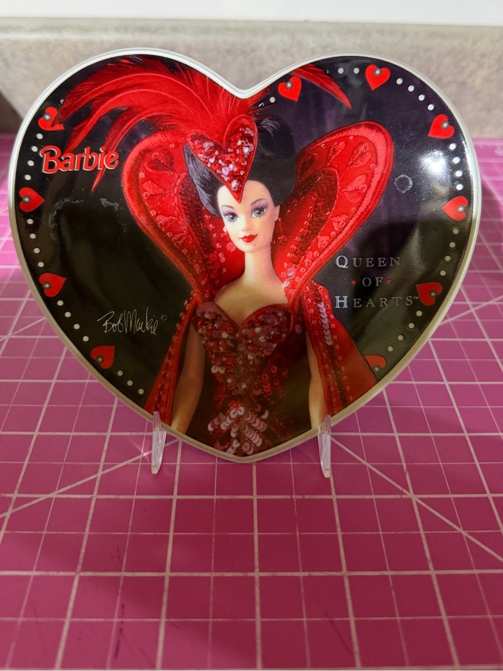 Barbie Queen of Hearts Heart-Shaped plate with stand - Red & Black